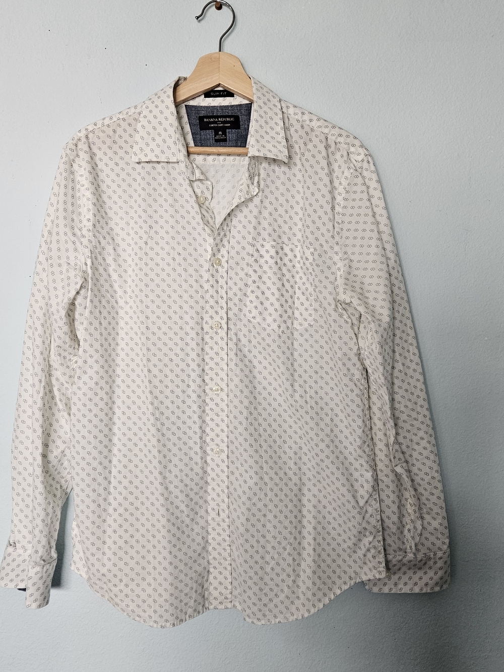 Banana Republic Men's Cream Button-Down Shirt with Subtle Gray Pattern